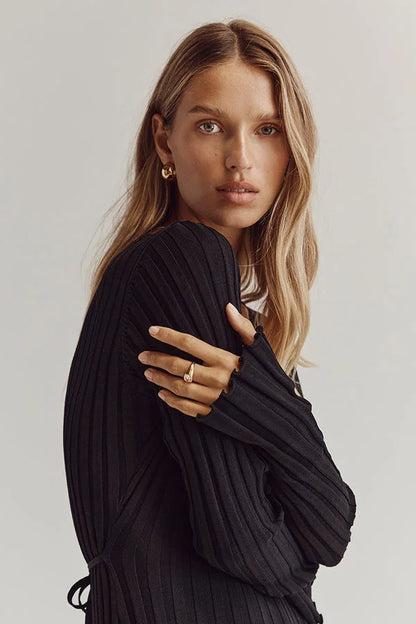 Clara™ | Stijlvolle jurk met V-hals en lange mouwen